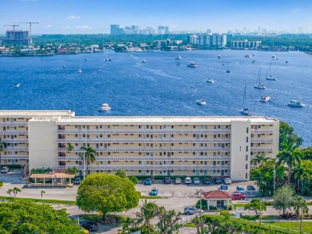 Condo for sale in Point East Condominium, Aventura