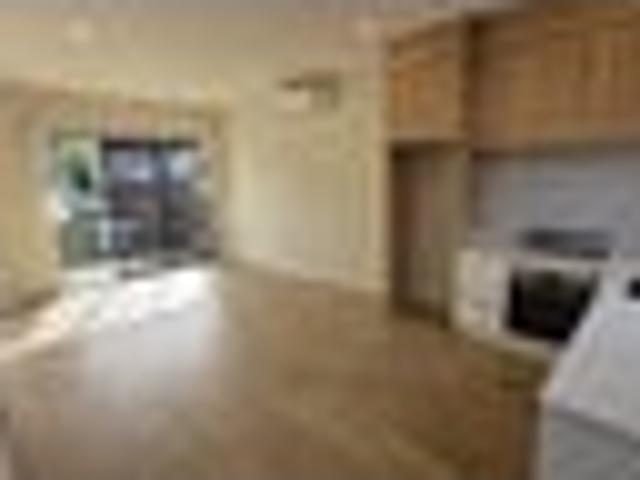 Townhouse for rent in Point England