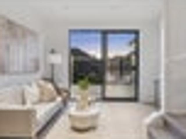 Townhouse for rent in Point England, Maungakiekie-Tāmaki