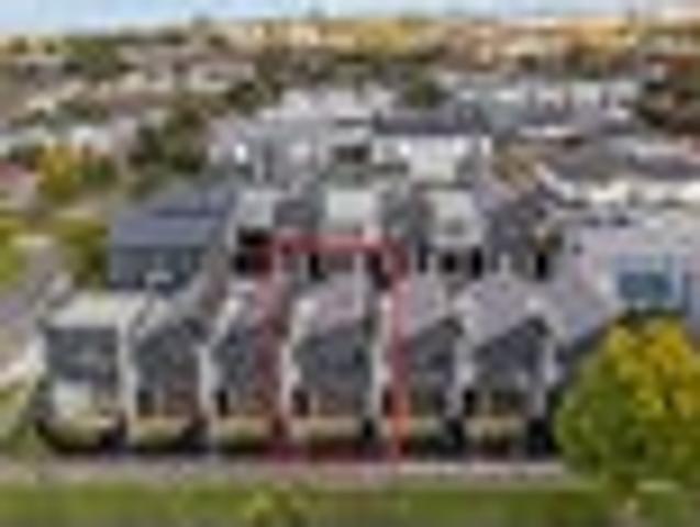 Townhouse for rent in Point England, Oroua County