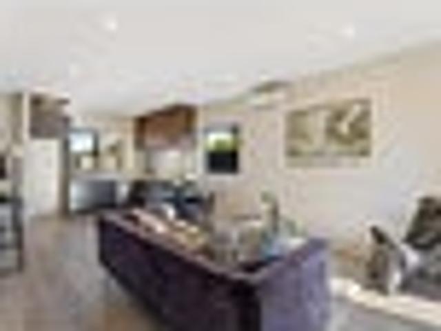 House for rent in Point England, Oroua County