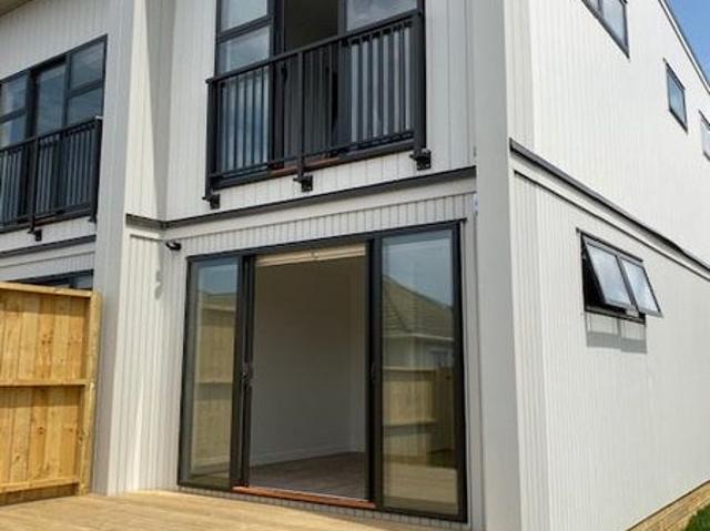 House for rent in Point England, Oroua County
