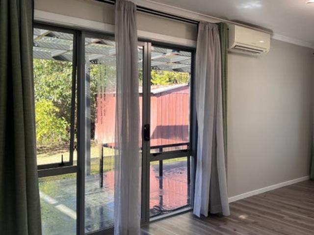 House for rent in Point England, Oroua County