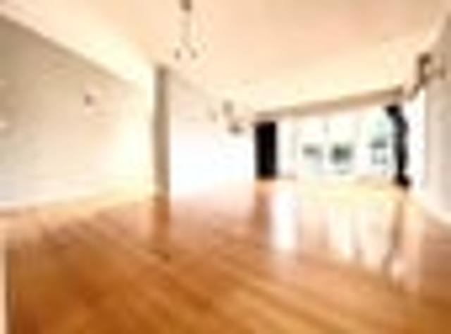 House for rent in Point England