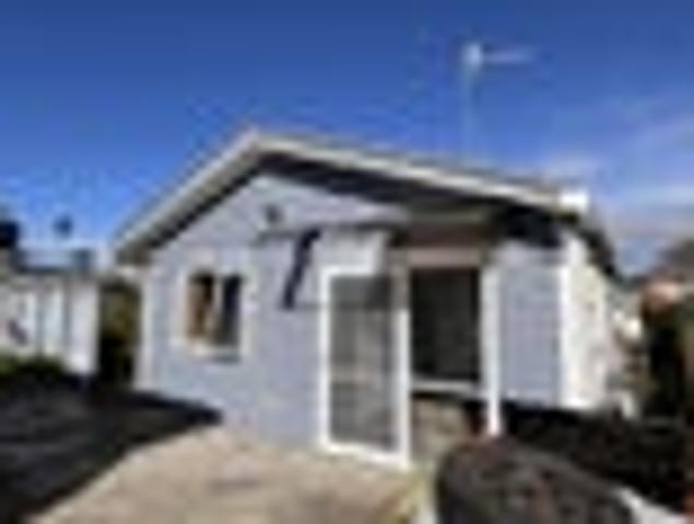 House for rent in Point England, Oroua County