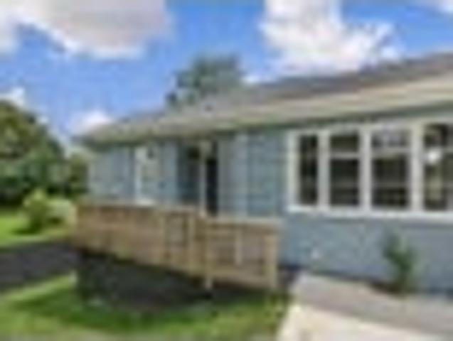 House for rent in Point England, Oroua County