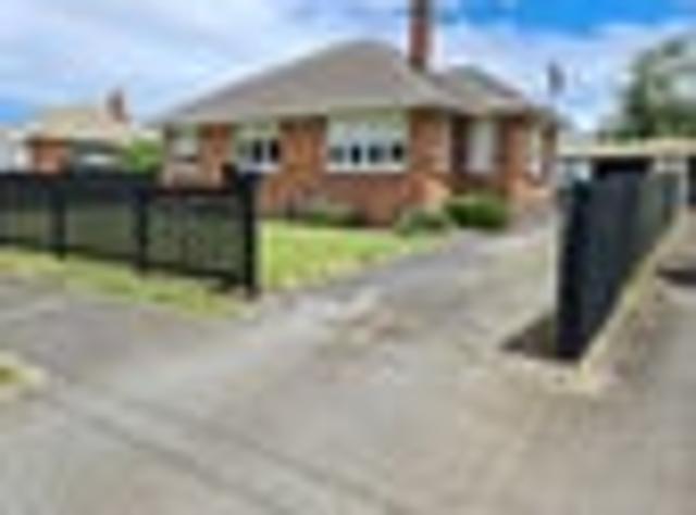 House for rent in Point England, Oroua County