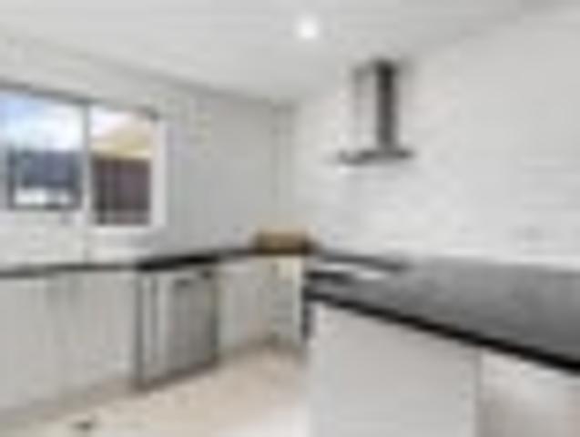 Townhouse for rent in Point England