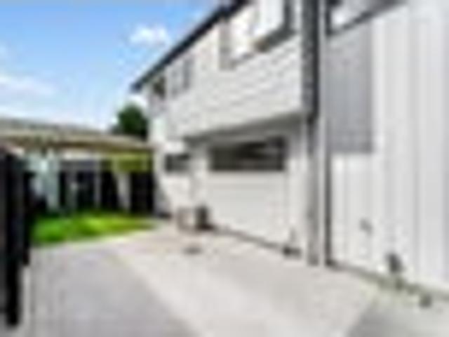 House for rent in Point England, Oroua County