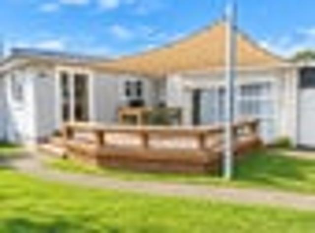 House for rent in Point England, Oroua County