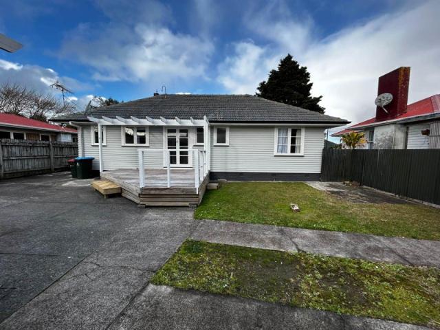 House for rent in Point England, Oroua County