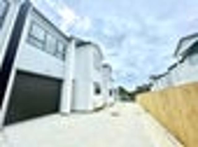 Townhouse for rent in Point England, Oroua County