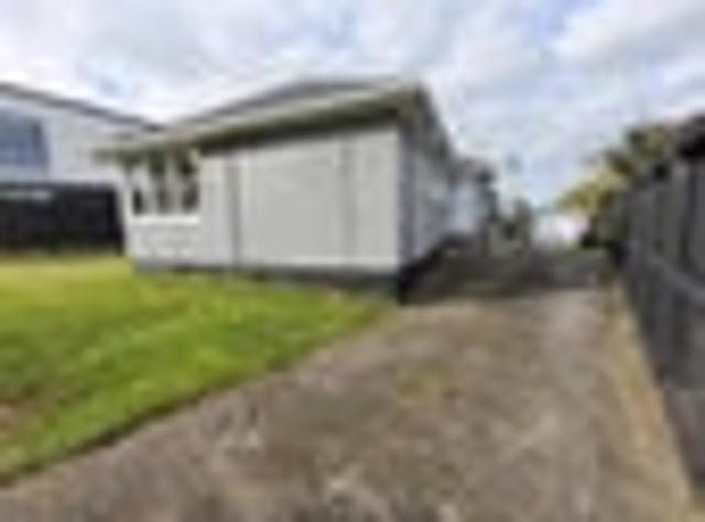 House for rent in Point England, Oroua County