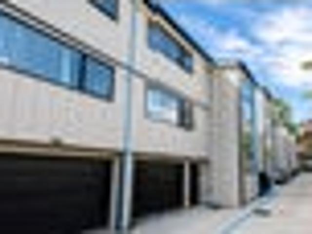 Townhouse for rent in Point England, Oroua County