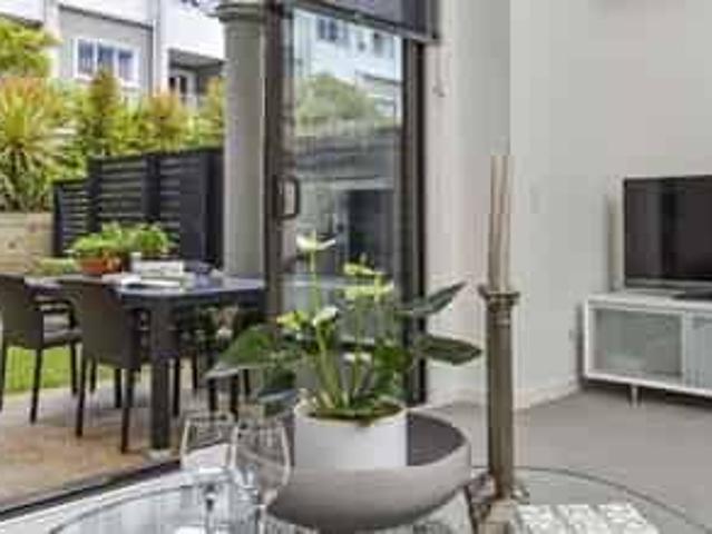 Townhouse for rent in Paremoremo