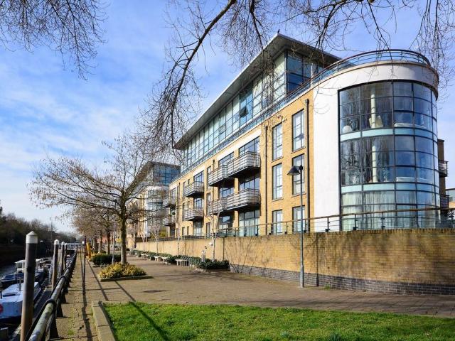House for rent in London Borough of Hounslow, Greater London