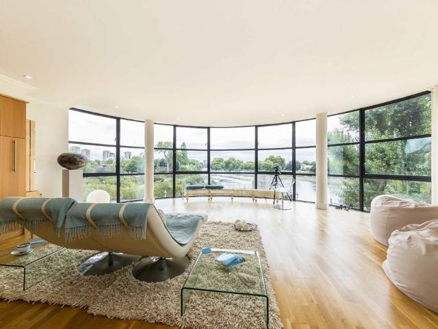 House for rent in London Borough of Hounslow, Greater London