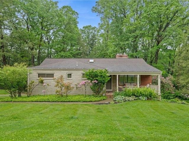 House for sale in Allison Park