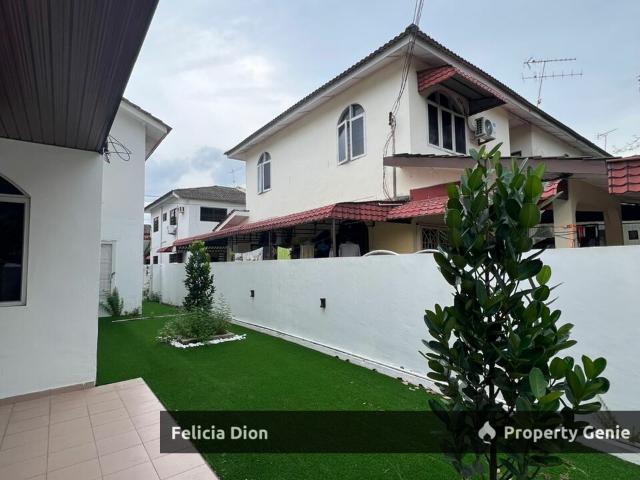 Terraced House for sale in Malaka
