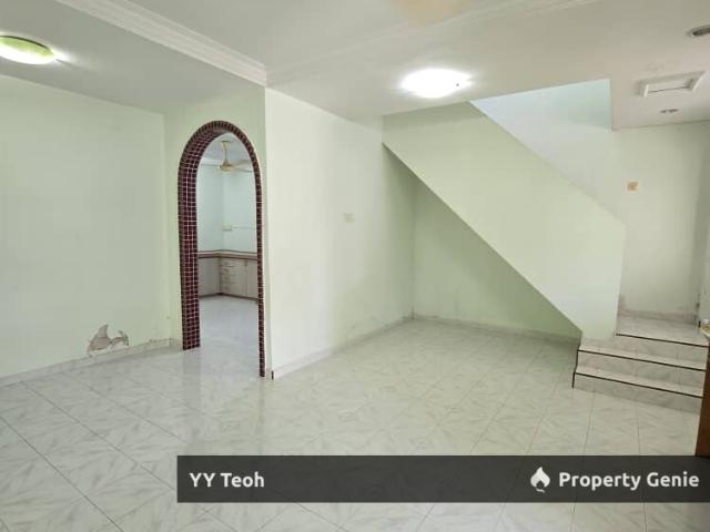 Terraced House for sale in Malaka