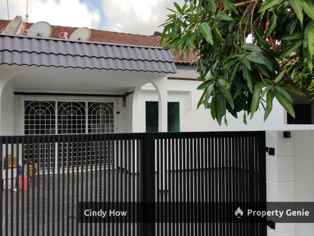 Terraced House for sale in Malaka