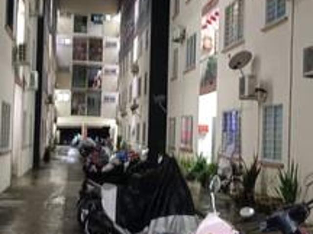 Flat for sale in Malaka