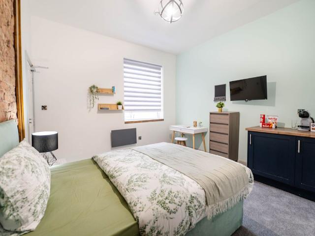 Room for rent in Hollinwood, Pendock