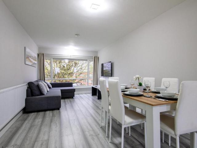 House for rent in London Borough of Merton, Raynes Park