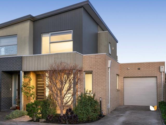 Townhouse for sale in Camerons Creek, Victoria