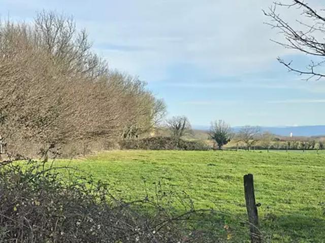 Terrain vente à Bourg-en-Bresse, Polliat