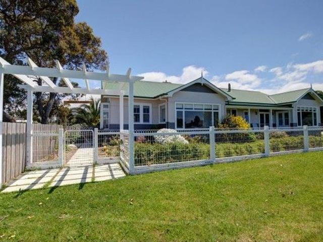 House for sale in Lakes Entrance, Victoria
