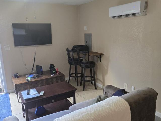 Room for rent in Kendall Green, Pompano Beach