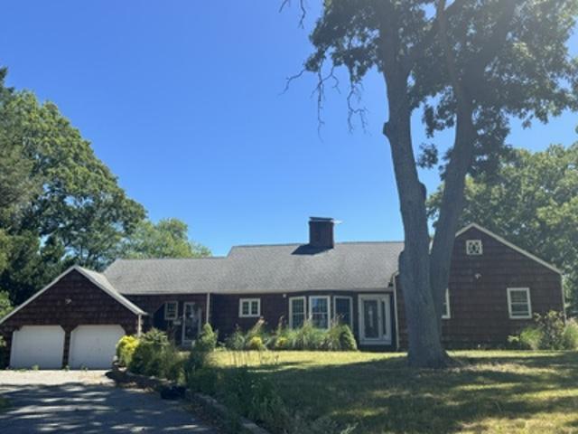 House for sale in Riverhead, New York