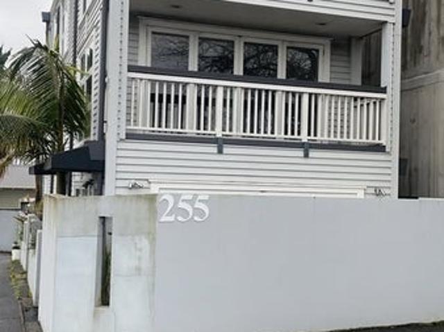 House for rent in Three Lamps, Auckland