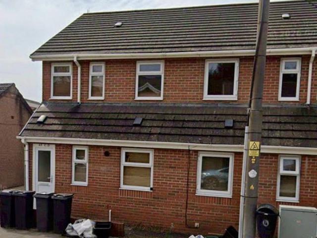 Apartment for rent in Cilybebyll, Wales