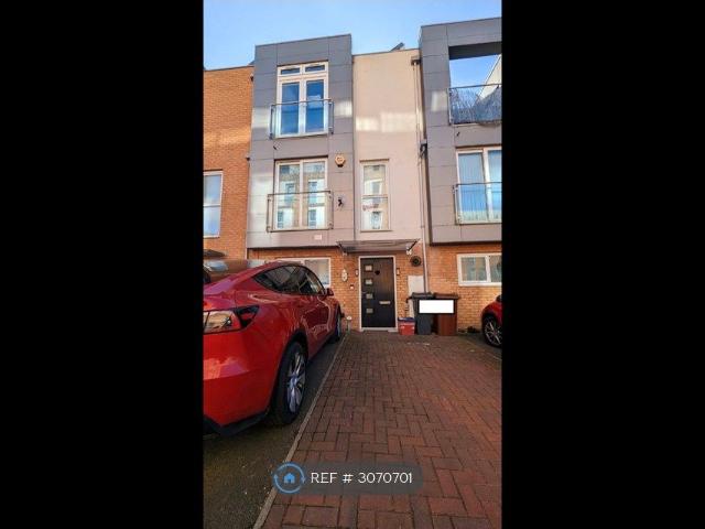 House for rent in London Borough of Hounslow, Greater London