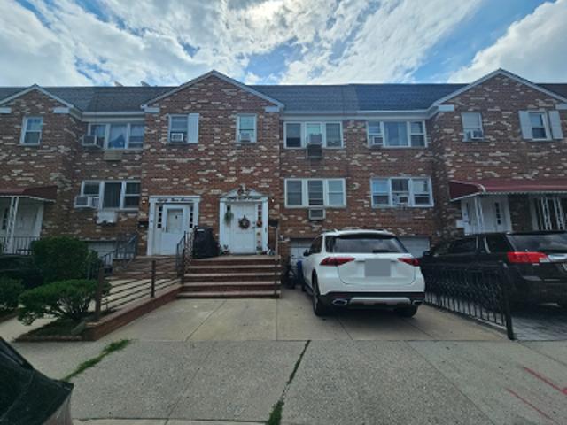 House for sale in Queens, Arverne