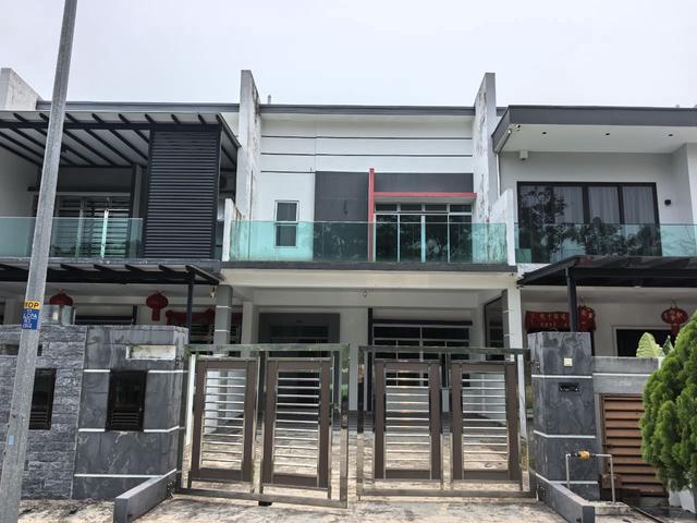 Terraced House for sale in Pontian