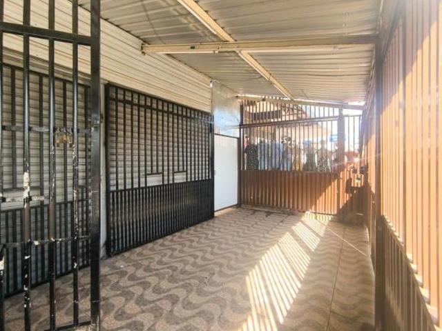 Ponto Comercial venda em QR 405, Samambaia