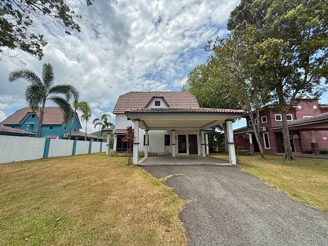 Bungalow for sale in Malaka