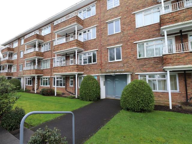 Apartment for rent in Branksome Park, Poole