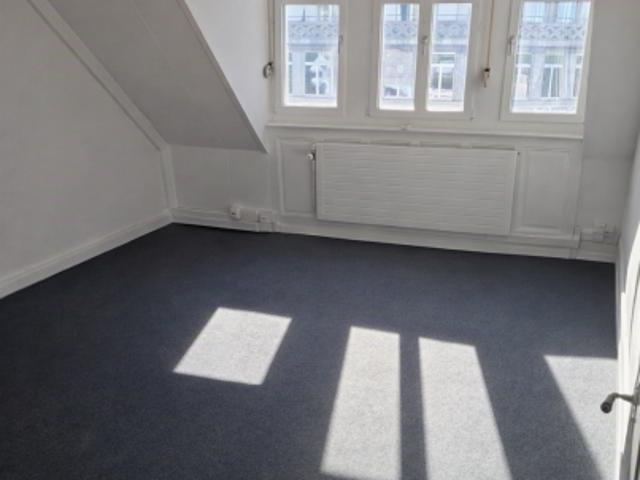 Büro mieten in Einigen, Zürich