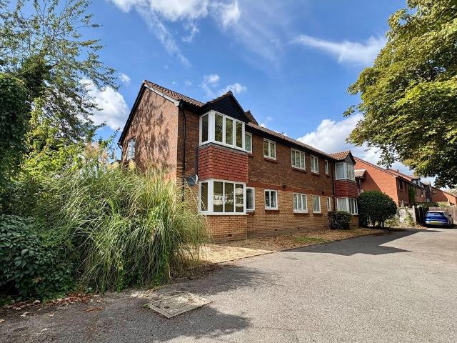 Apartment for rent in London Borough of Merton, Collier's Wood