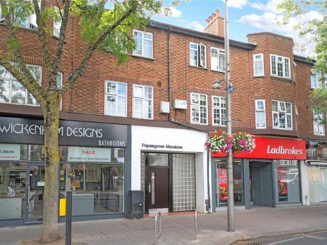 Apartment for rent in Strawberry Hill, Greater London