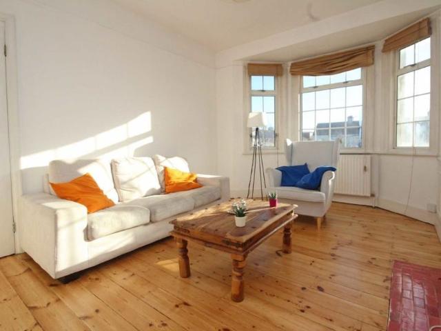 Apartment for rent in North Sheen, Greater London
