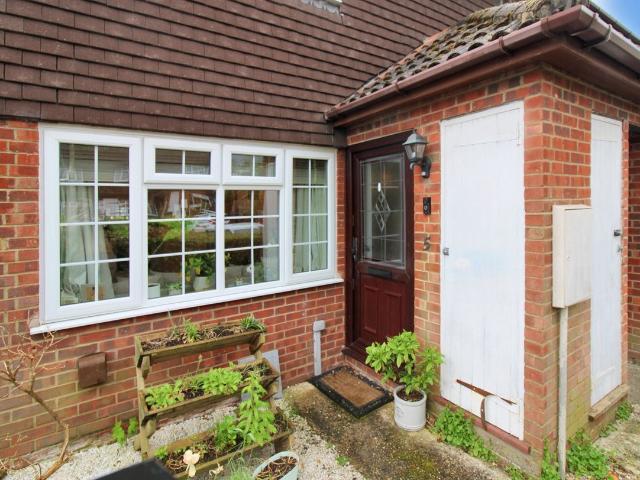 House for rent in Heol-las, Surrey