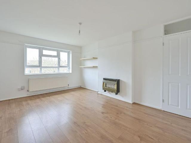Apartment for rent in London Borough of Merton, Collier's Wood