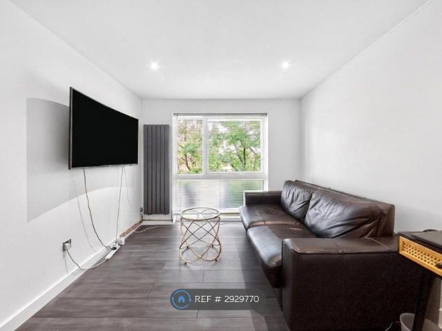 Apartment for rent in Colney Hatch, Greater London