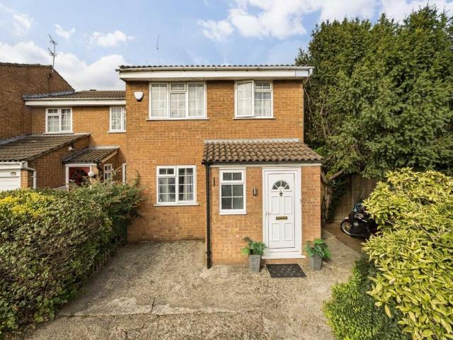 House for rent in London Borough of Barnet, Greater London