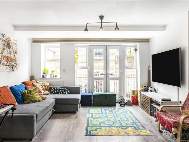Apartment for rent in Poplar Grove, Greater London